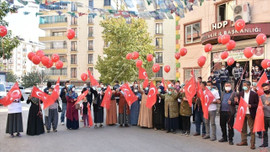 Evlat nöbetindeki ailelerden 29 Ekim kutlaması