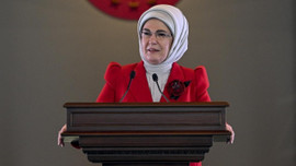 Emine Erdoğan, öğrencilere başarılar diledi