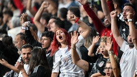 Beşiktaş taraftarının bir kısmı stattan ayrılmadı