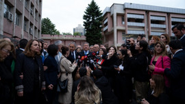CHP'li milletvekillerinden, MEB önünde açıklama!