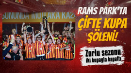 Şampiyon Galatasaray iki kupayı da kaldırdı!