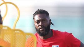 Adebayor, Olimpia ile yollarını ayırdı