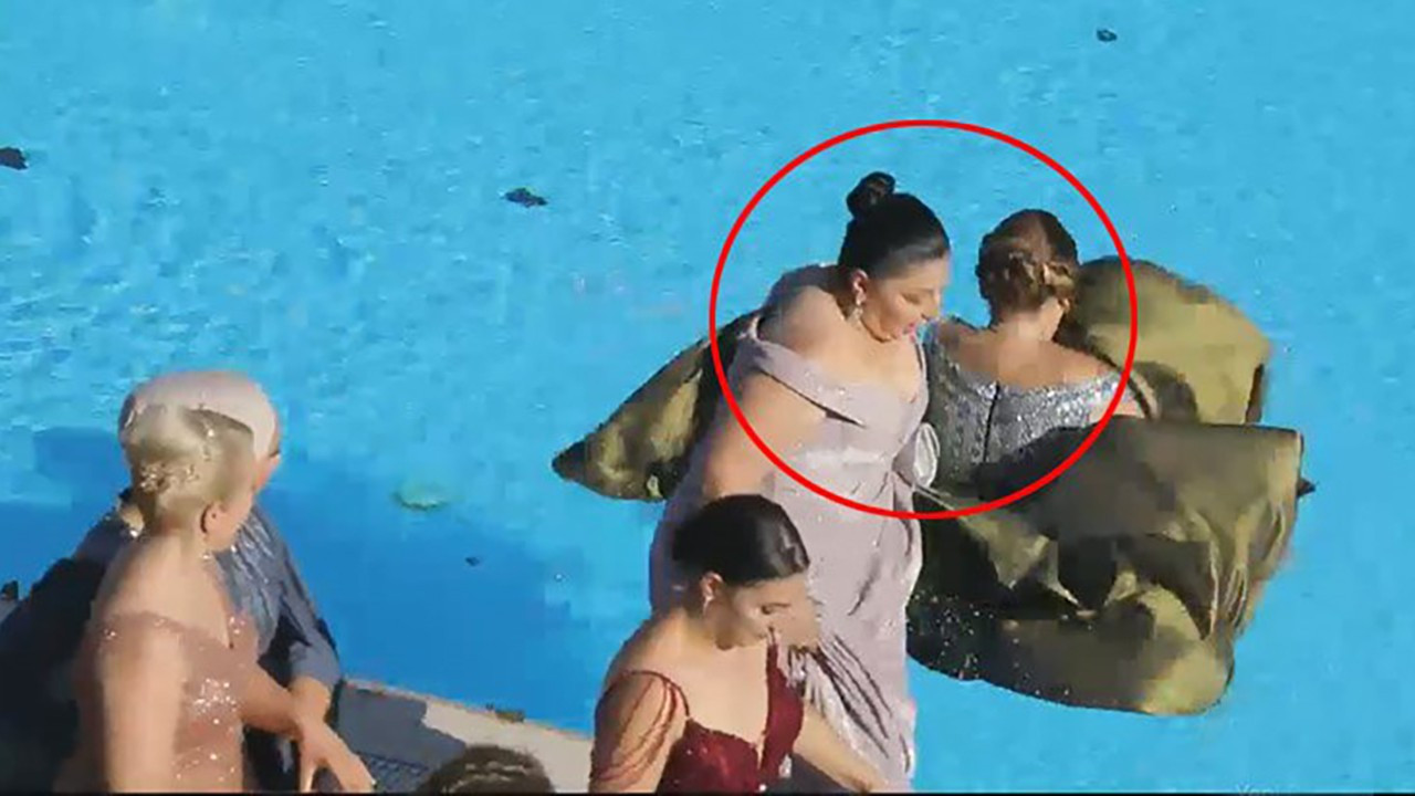 Havuzdan çıkıp kavga etti