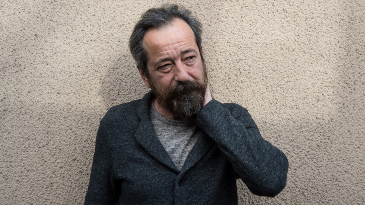 Ünlü şarkıcıya dolandırıcı şoku!