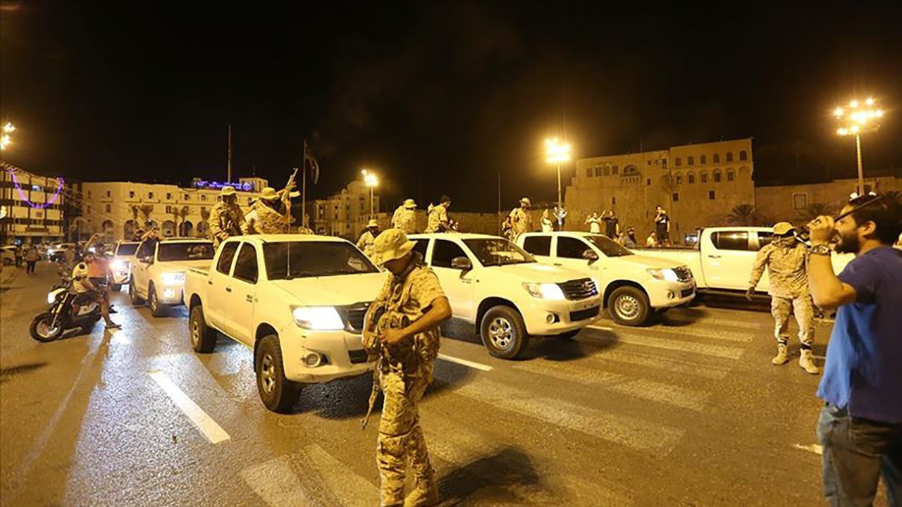 Libya ordusu  milislerin helikopterini ele geçirdi