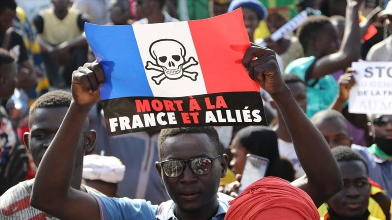 Mali'de Fransa karşıtı gösteri