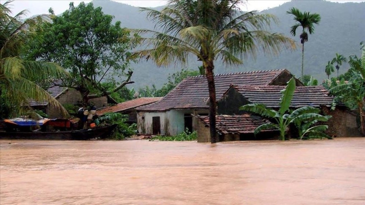 Vietnam'da aşırı yağışlar can aldı