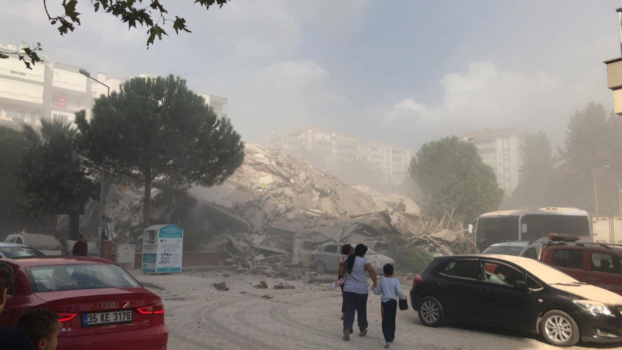 Tunç Soyer: 20'ye yakın bina yıkıldı