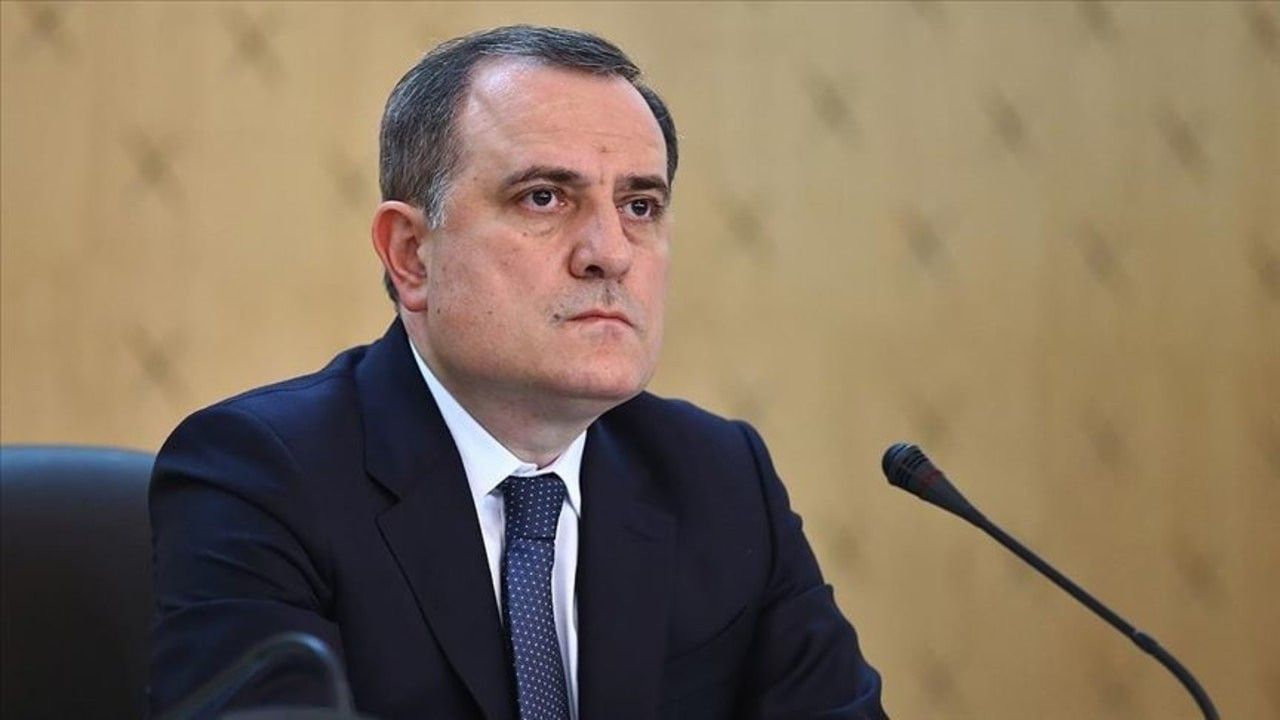 Azerbaycan Dışişleri Bakanının hesabı kapatıldı