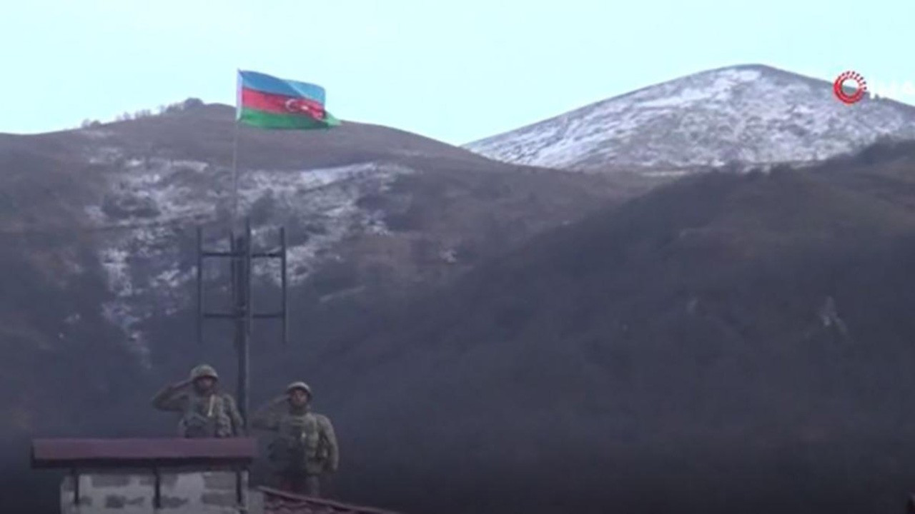 27 yıl sonra Azerbaycan bayrağı dikildi