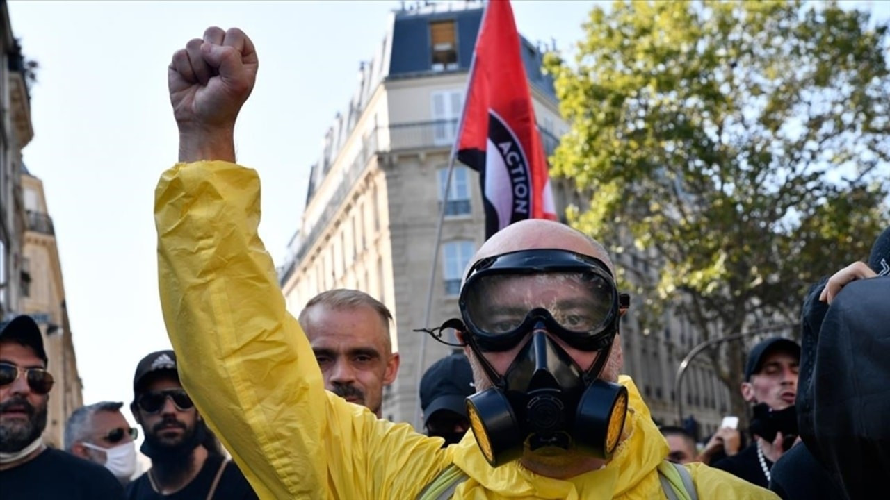Fransa'da 103 "sarı yelekli" gözaltına alındı!