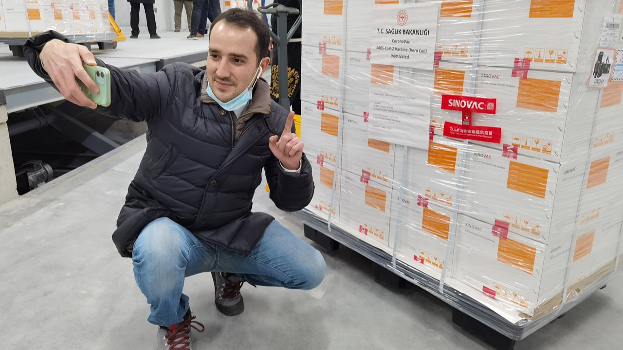 CoronaVac aşıları tırlara yüklendi