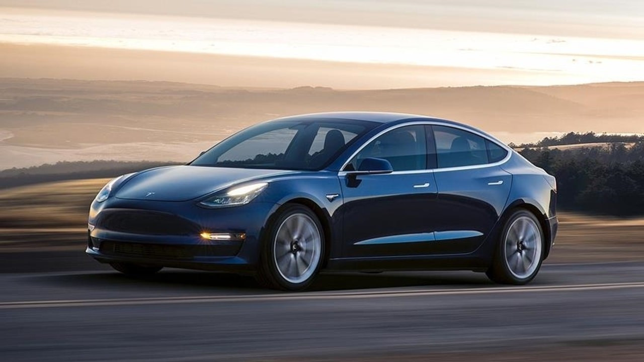 Tesla 135 bin aracını geri çağıracak