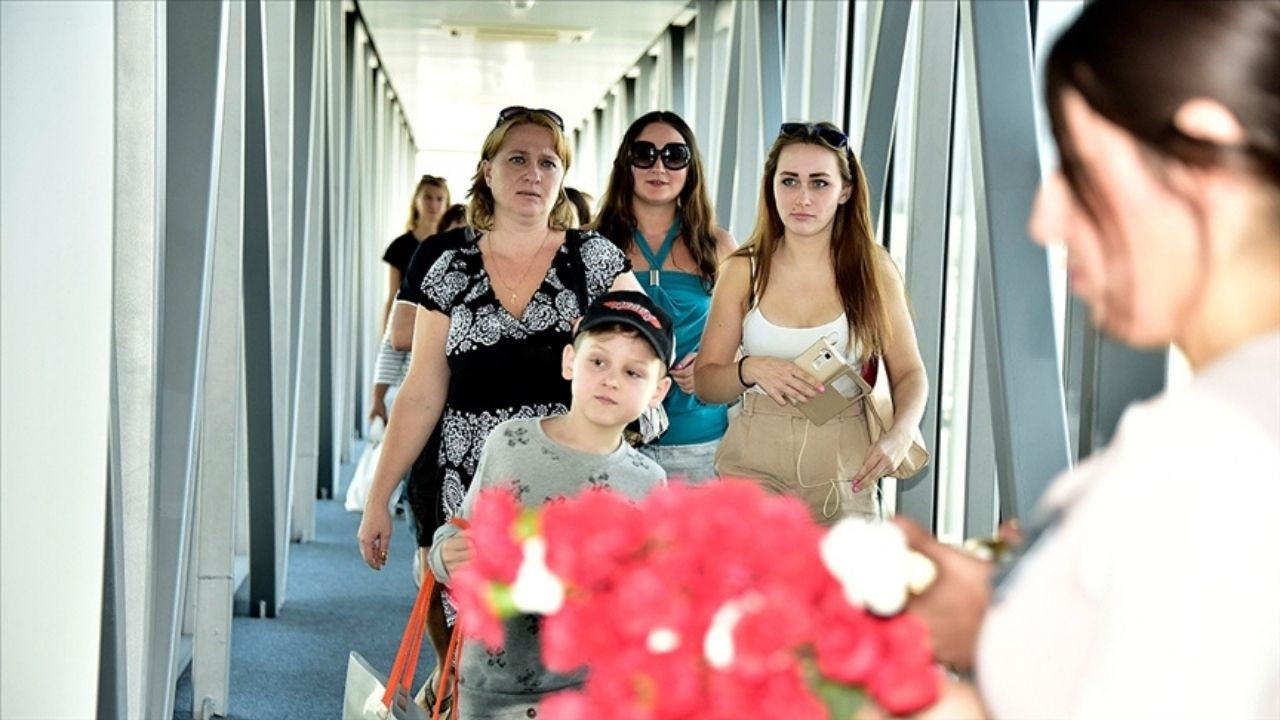 Rus turistler Türkiye'ye akın etti
