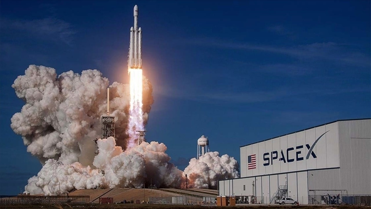 SpaceX', Pentagon'un 2 uydusunu fırlatacak