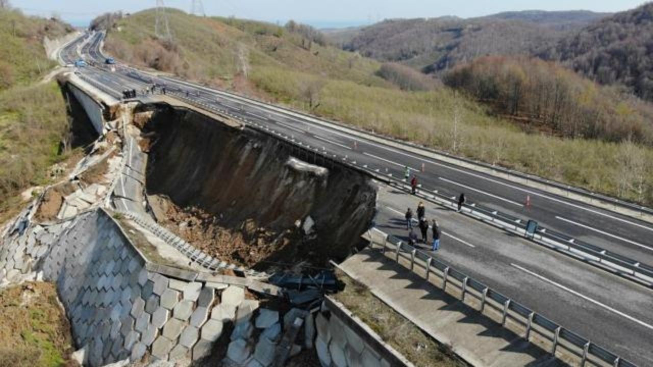 Düzce-Zonguldak yolu çöktü!