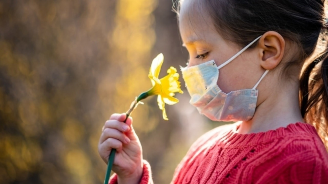 Kovid-19 ile kaybedilen koku duyusu geri gelebilir