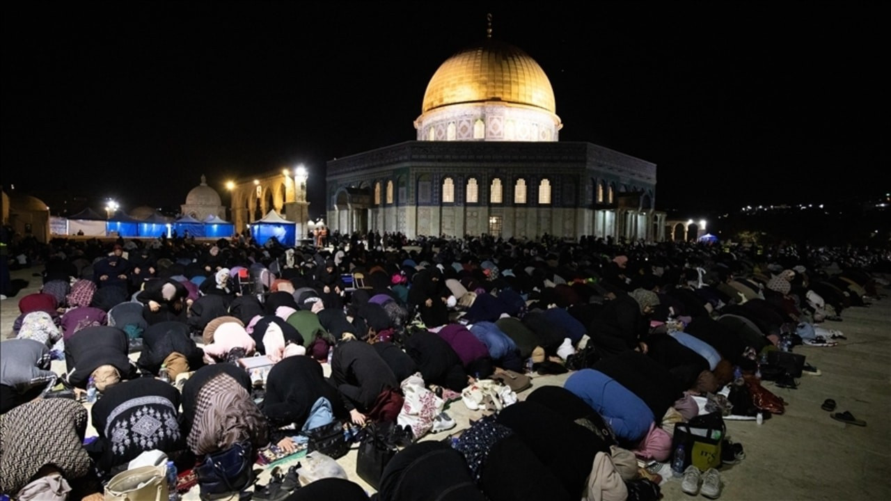 Mescid-i Aksa'da 280 bin Müslüman ibadet etti