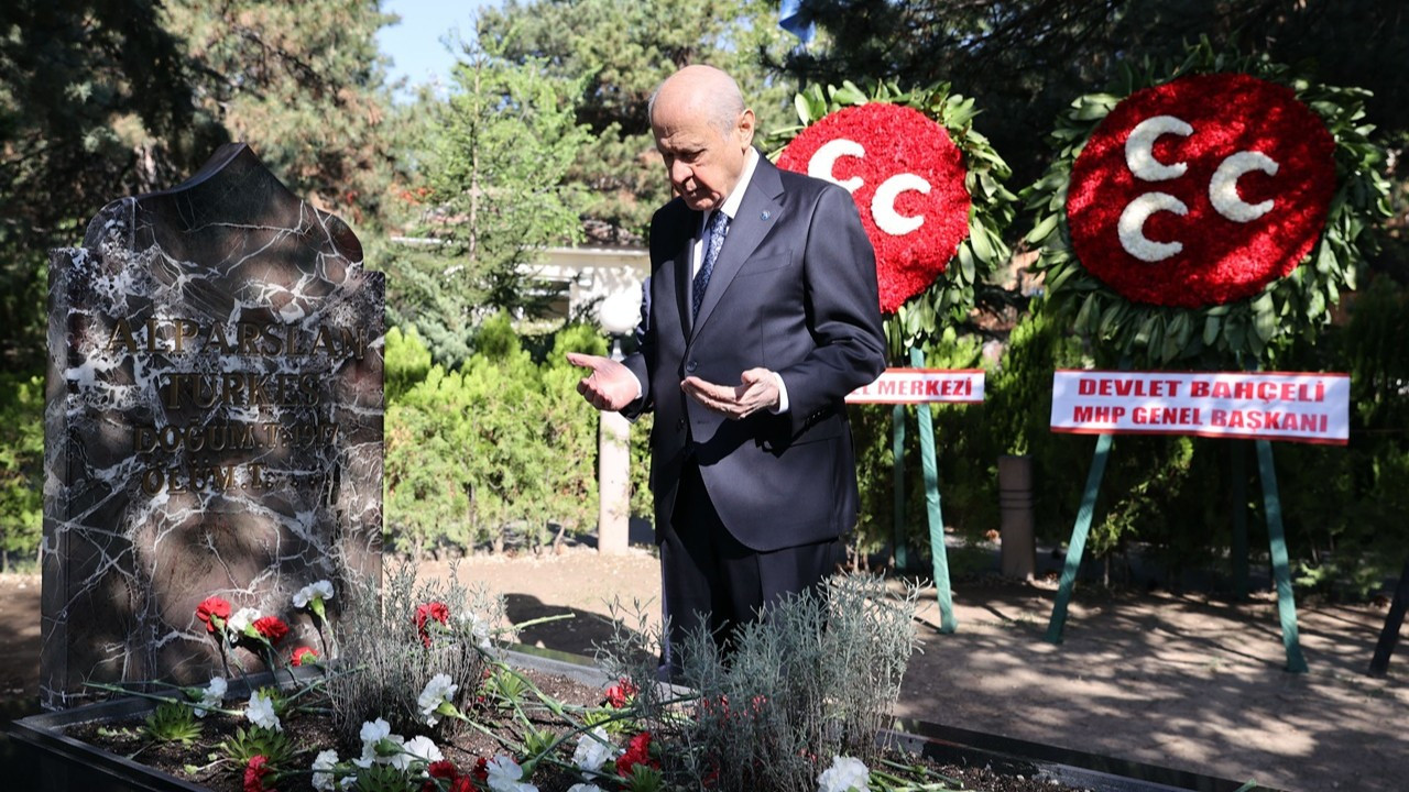 Bahçeli, Türkeş'in vefatının 25. yılı dolayısıyla