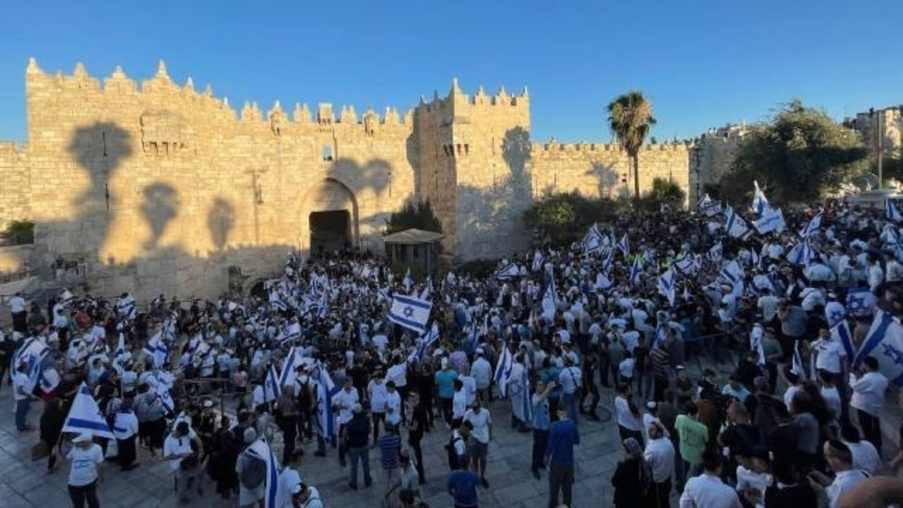 Fanatik Yahudilerin Bayrak Yürüyüşü olaylı başladı