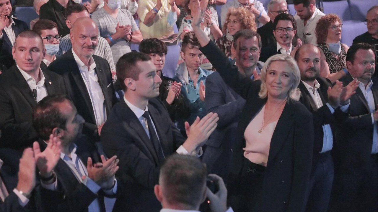 Marine Le Pen, yeniden partisinin başına seçildi