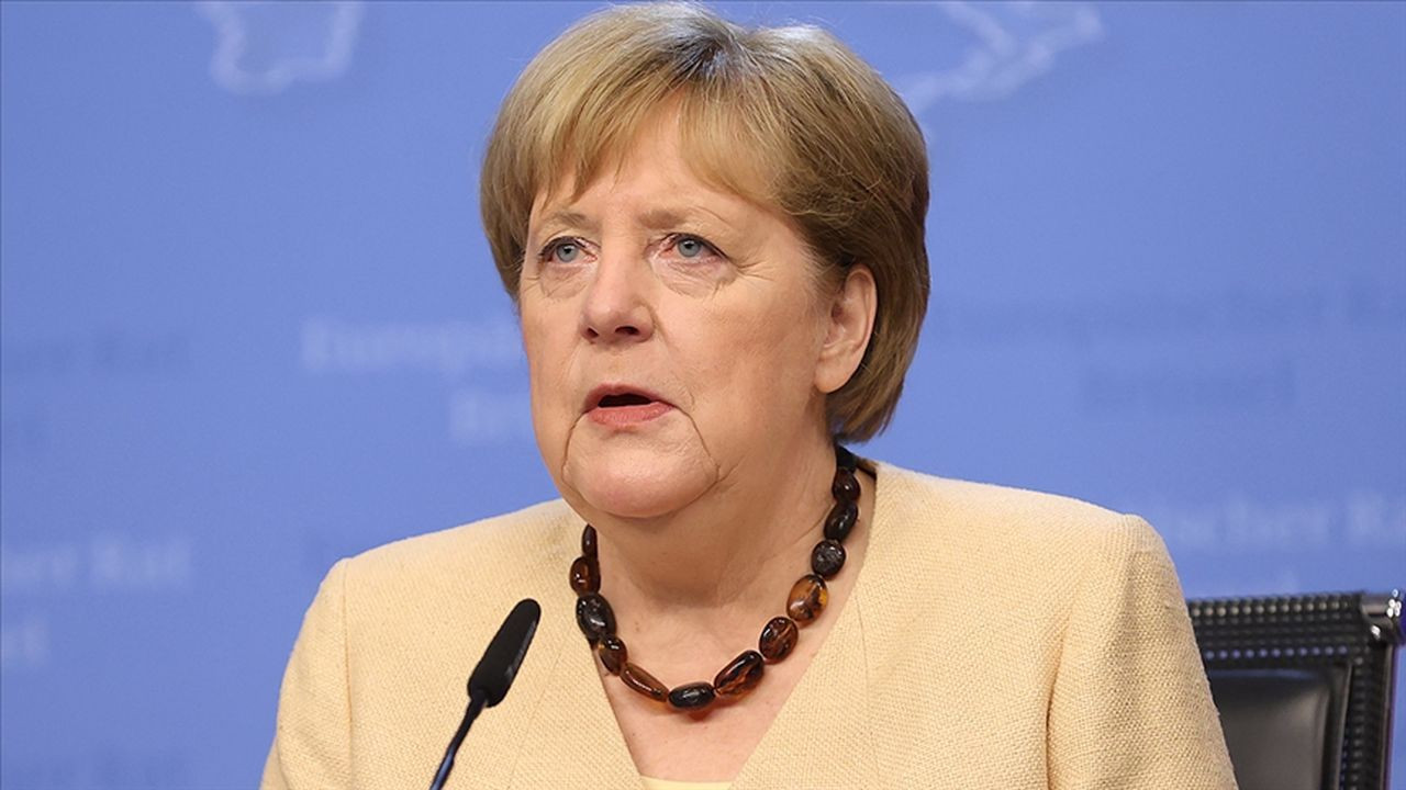 Merkel: Taliban ile diyalog devam etmeli