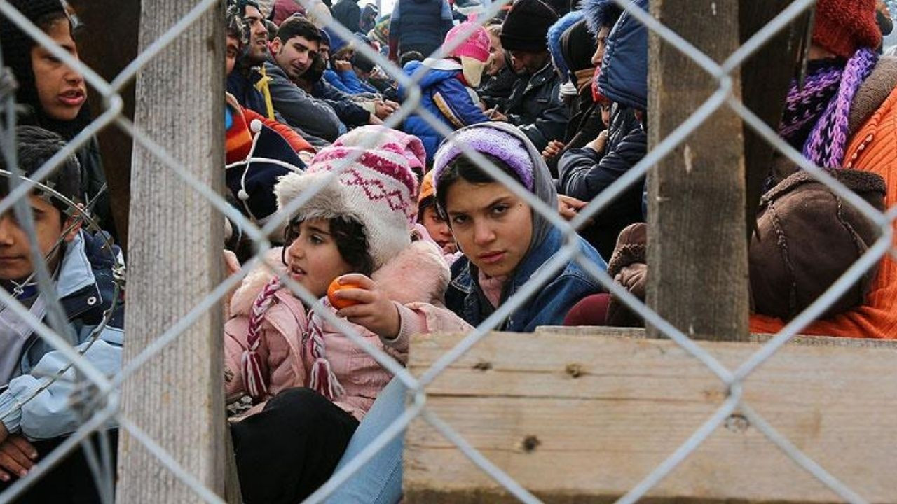 Esed ülkeye dönen Suriyeli mültecilere zulmediyor