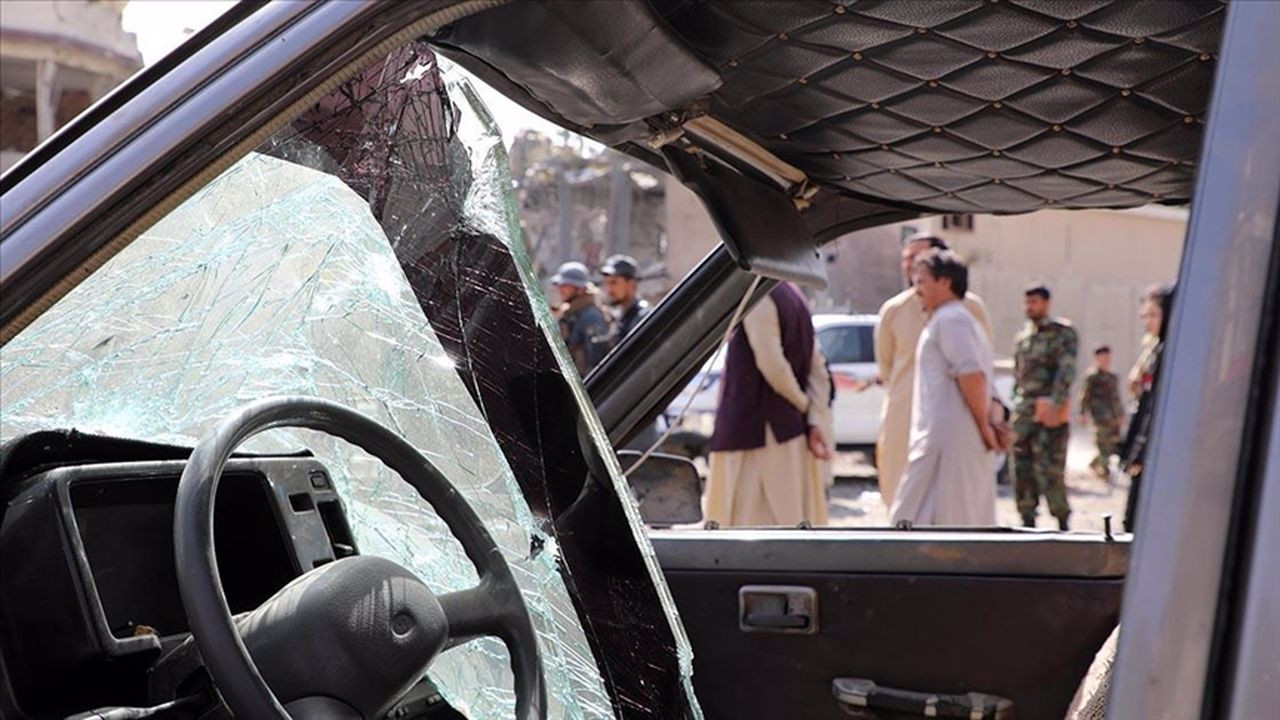 Afganistan'da bombalı saldırıda 2 sivil öldü