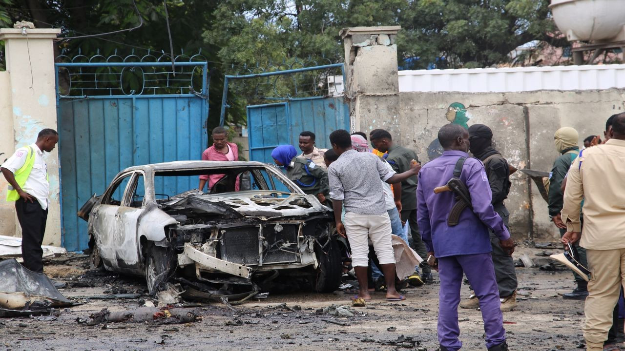 Mogadişu'da bombalı saldırıda 7 kişi öldü
