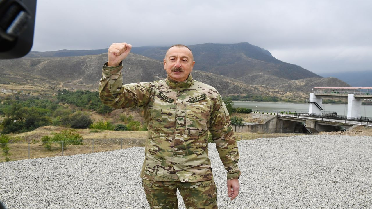 Aliyev, yaş gününü barfiks çekerek kutladı