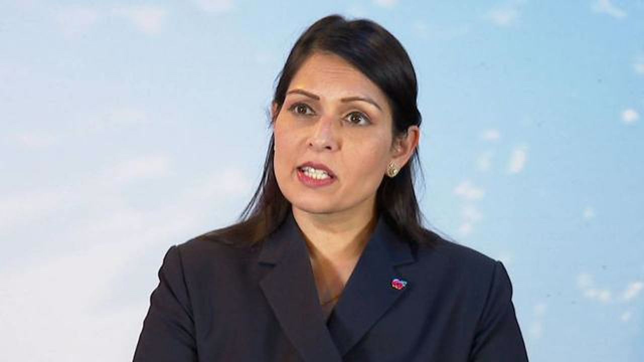 Priti Patel'den anonim hesaplara düzenleme talebi