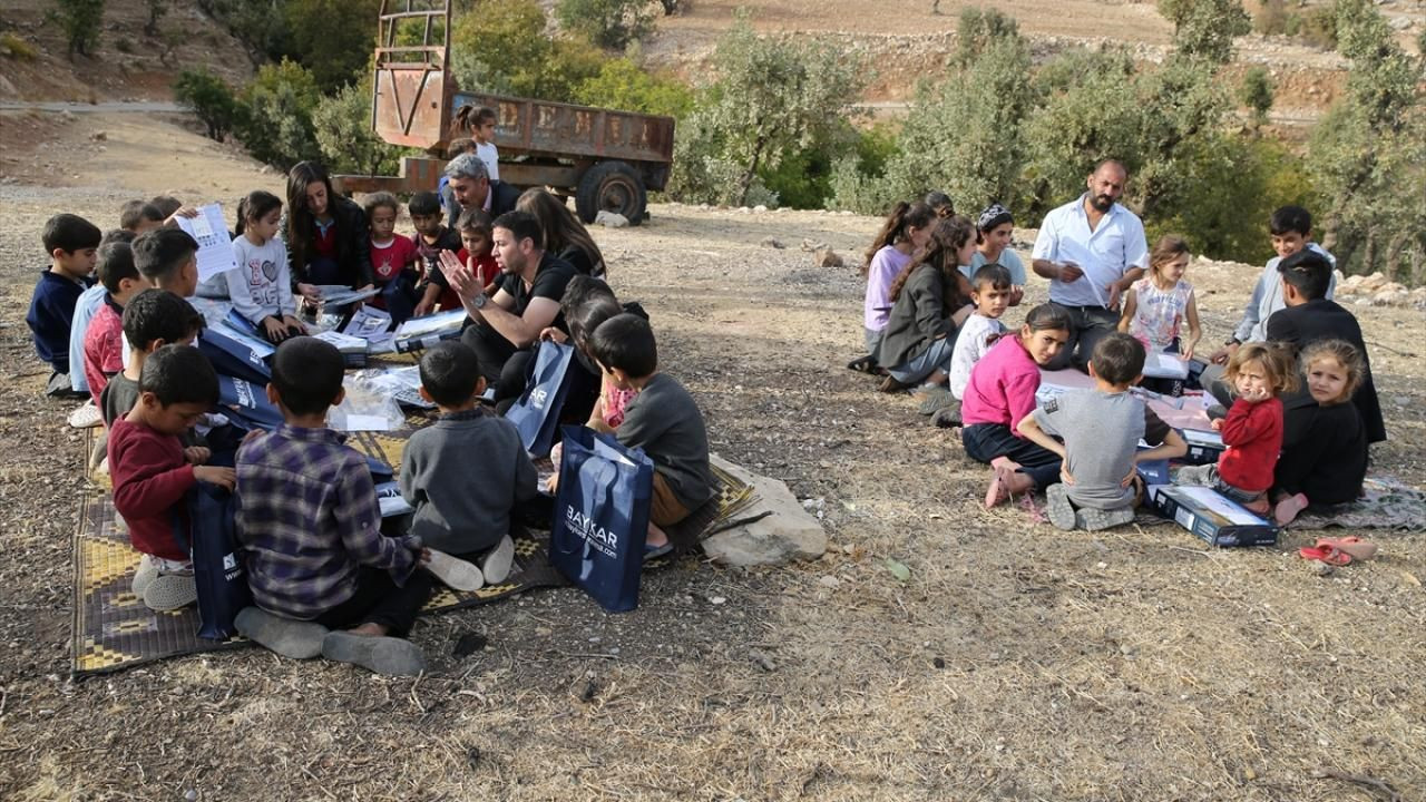 Baykar, köy sakinlerine İHA maketi hediye etti - Sayfa 11