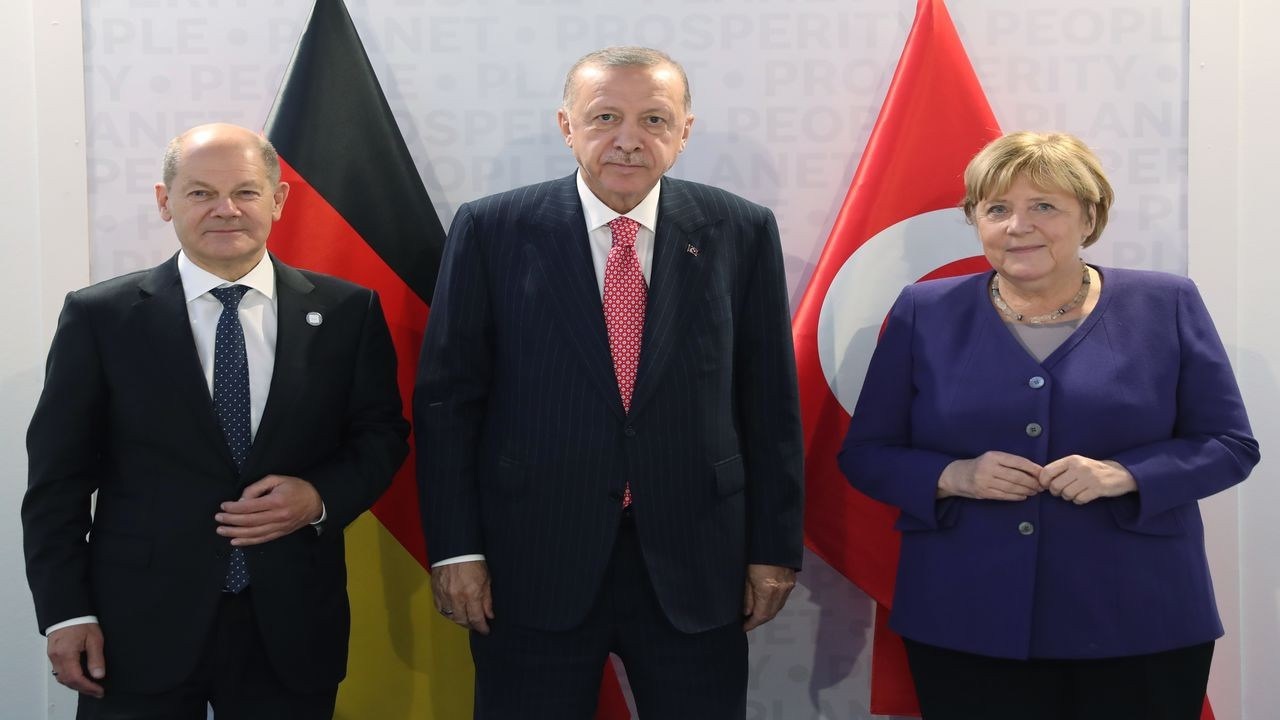 Erdoğan, Almanya Başbakanı Merkel'i kabul etti