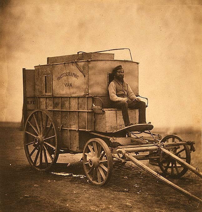 Roger Fenton’ın Şarap Arabasından Bozma Karanlık Odası (Kırım/1855)