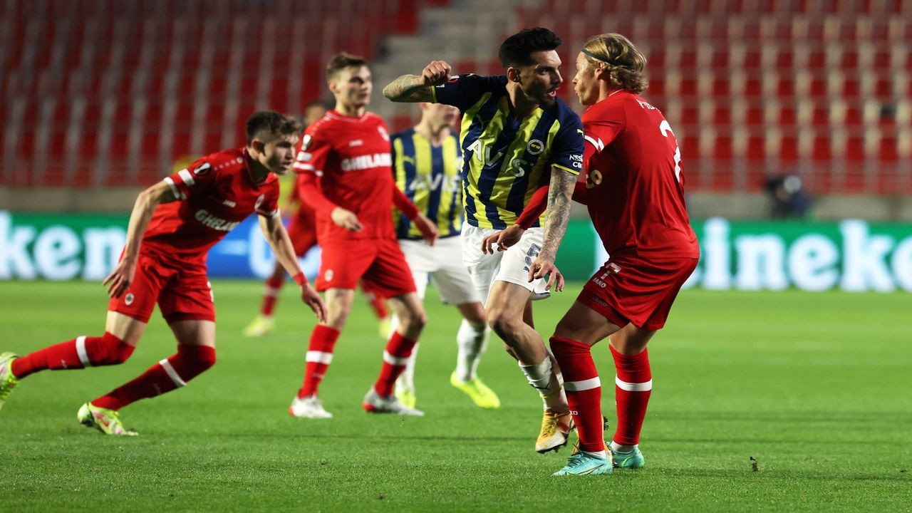 Fenerbahçe sahadan 3-0 galip ayrıldı.