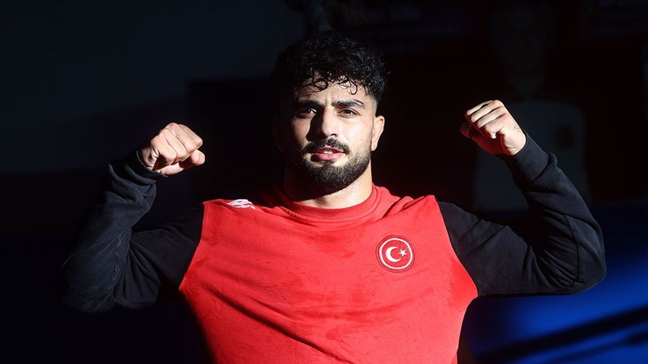 Ramazan Sarı 23 Yaş Altı Dünya Güreş ikincisi