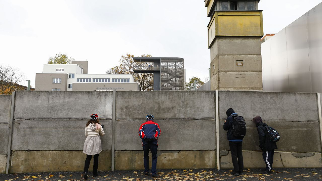 Berlin Duvarı'nın yıkılışının 32. yıl dönümü - Sayfa 2