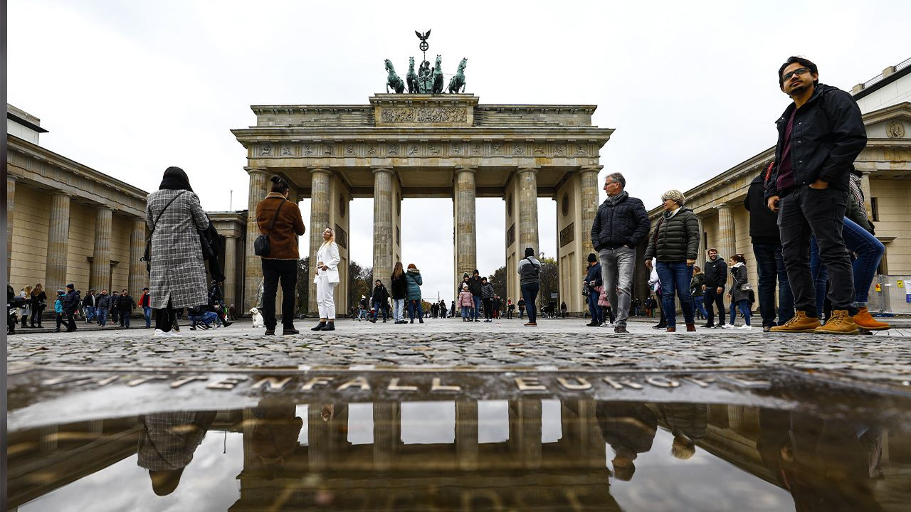 Berlin Duvarı'nın yıkılışının 32. yıl dönümü - Sayfa 6