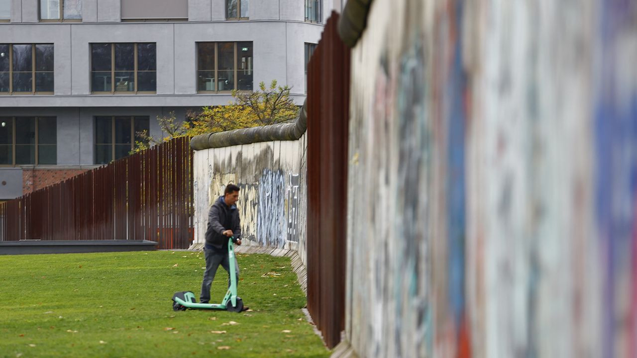 Berlin Duvarı'nın yıkılışının 32. yıl dönümü - Sayfa 7