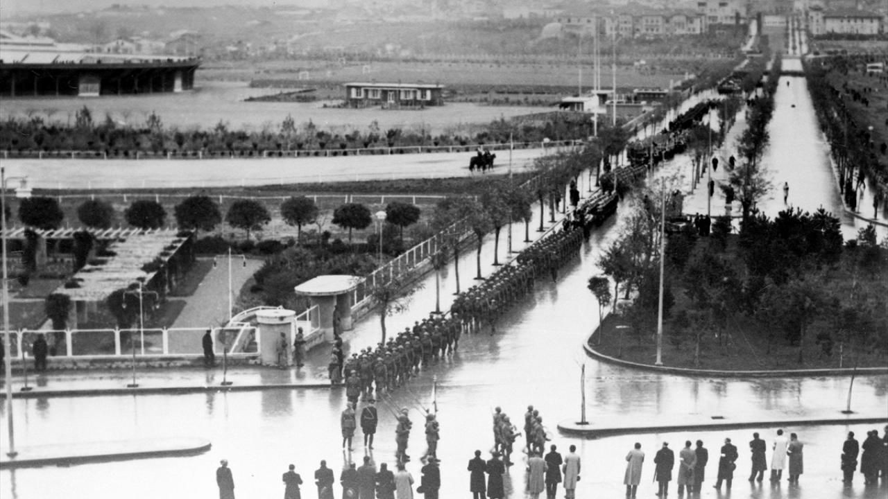 Büyük Önder Atatürk'ün ebediyete intikali - Sayfa 14