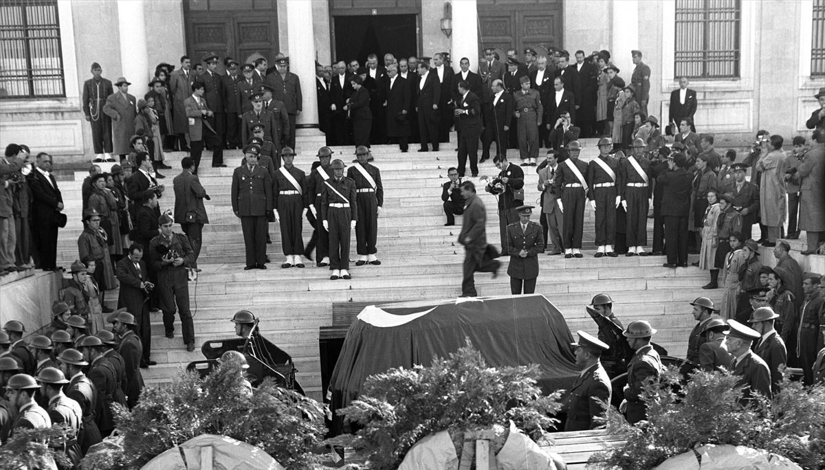 Büyük Önder Atatürk'ün ebediyete intikali - Sayfa 22