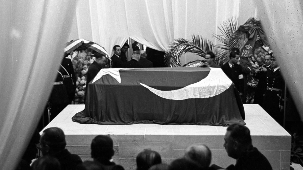 Büyük Önder Atatürk'ün ebediyete intikali - Sayfa 25