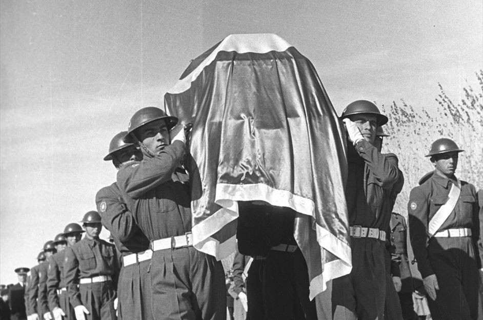 Büyük Önder Atatürk'ün ebediyete intikali - Sayfa 26