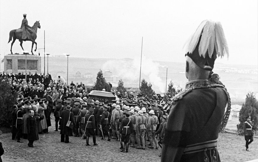 Büyük Önder Atatürk'ün ebediyete intikali - Sayfa 27