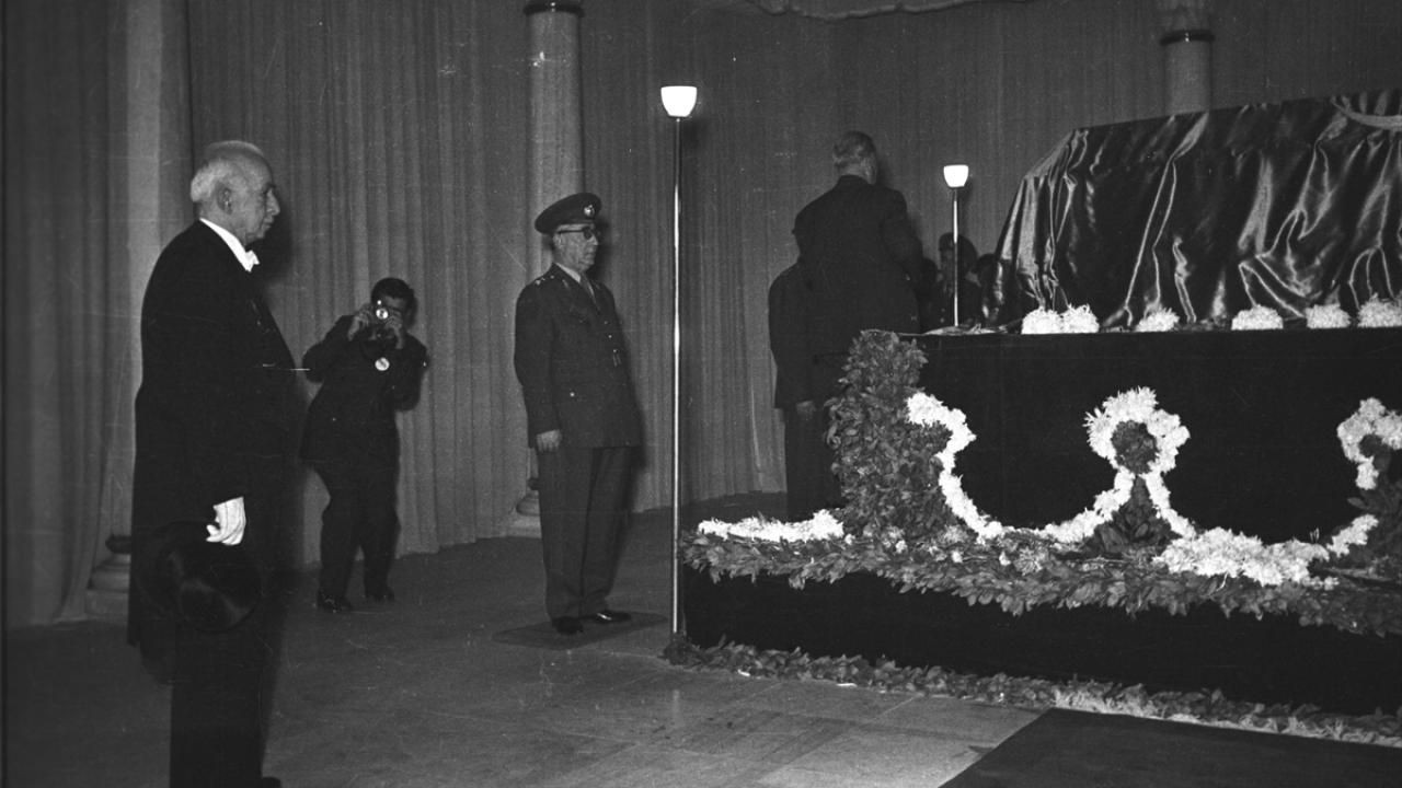 Büyük Önder Atatürk'ün ebediyete intikali - Sayfa 30