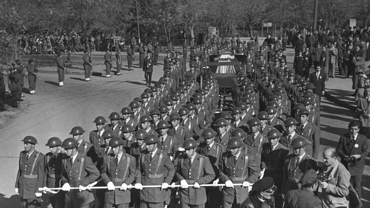 Büyük Önder Atatürk'ün ebediyete intikali - Sayfa 32