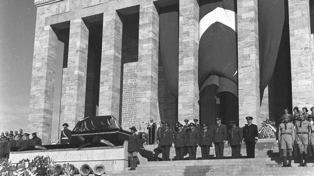 Büyük Önder Atatürk'ün ebediyete intikali - Sayfa 38