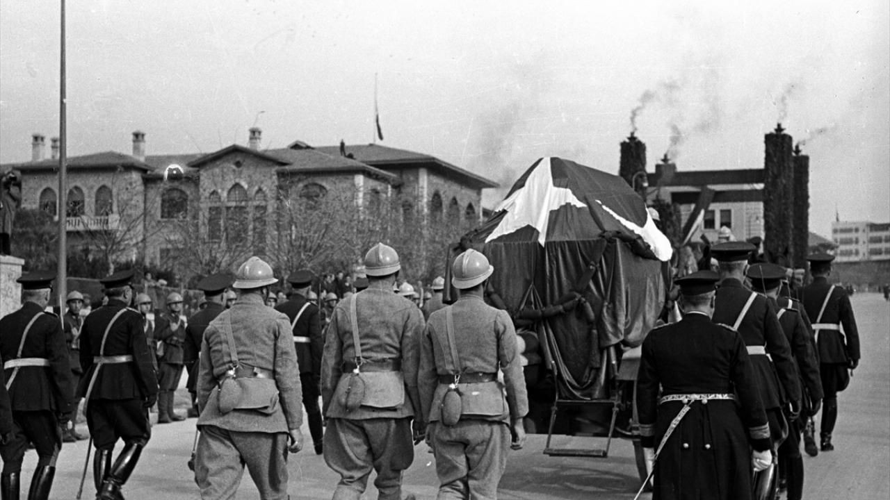 Büyük Önder Atatürk'ün ebediyete intikali