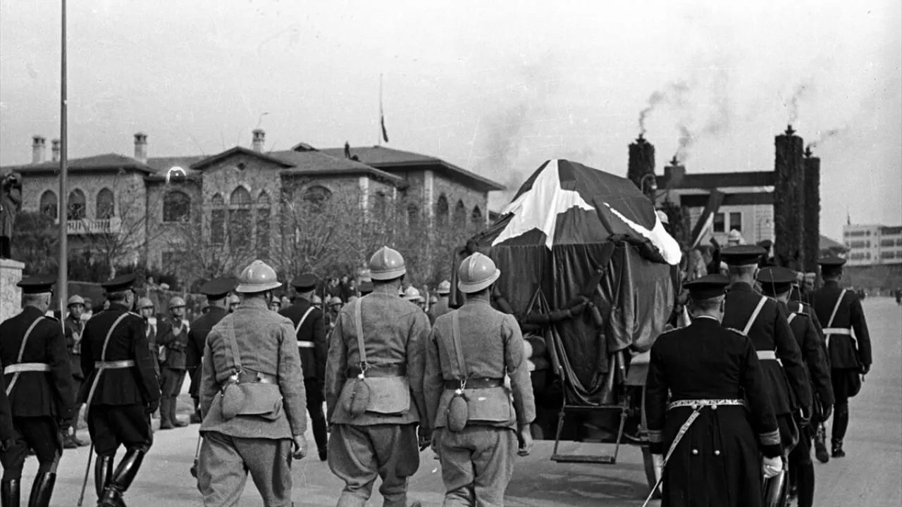 Büyük Önder Atatürk'ün ebediyete intikali