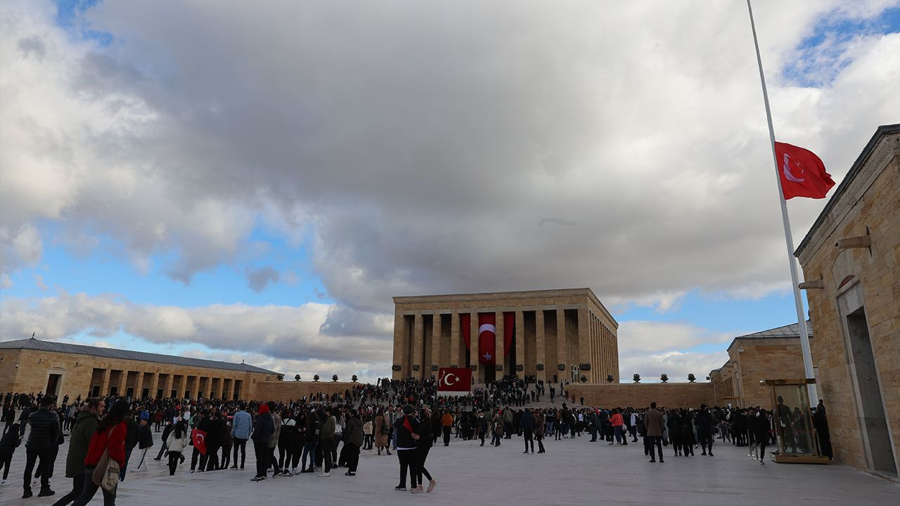 Anıtkabir'e ziyaretçi akını - Sayfa 2